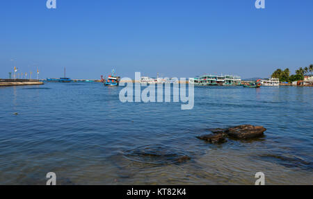 Kien Giang, Vietnam - Dec 7, 2017. Fischerboote auf der Insel Phu Quoc in Kien Giang, Vietnam. Phu Quoc ist eine Insel vor der Küste von Kambodscha in den Gul Stockfoto