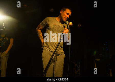 Norwegen, Oslo - September 27., 2017. Die englischen Punk duo Sleaford Mods führt ein Live Konzert von John Dee in Oslo. Hier Sänger Jason Williamson ist live auf der Bühne gesehen. (Foto: Gonzales Foto/Brokvam Kjell). Stockfoto