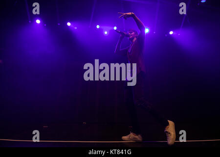 Der amerikanische DJ duo Die Chainsmokers führt eine Live Show auf Sentrum Scene in Oslo. Die elektronische House Musik Duo besteht aus der Musik Produzenten Andrew Taggart (dargestellt) und Alex Pall. Norwegen, 25/10 2016. Stockfoto