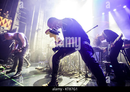 Die amerikanische Metalcore-Band Code Orange führt ein Live Konzert bei VEGA in Kopenhagen. Hier Bassist Joe Goldman ist live auf der Bühne gesehen. Dänemark, 09.03.2017. Stockfoto