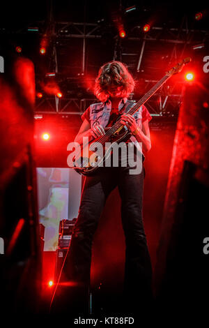 Die englische Doom-Metal-Band Electric Wizard führt ein live-Konzert in der Arena-Bühne beim Roskilde Festival 2014. Hier Bassist Clayton Burgess gesehen live auf der Bühne. Dänemark, 03/07-2014. Stockfoto