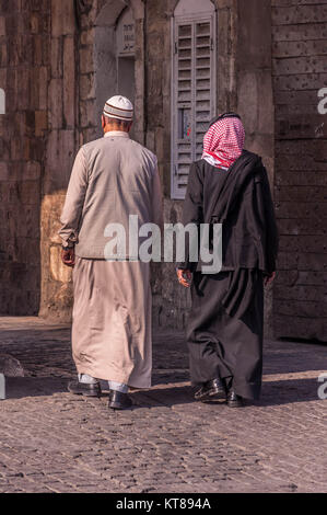 Zwei arabisch aussehende Männer in Jerusalem. Stockfoto