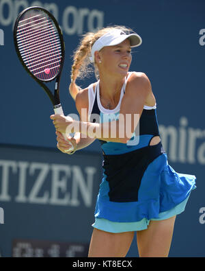 SMG Caroline Wozniacki FL5 USopen Tag2 082713 17.JPG Flushing, NY - 27. August: Caroline Wozniacki an Tag zwei des 2013 US Open an USTA Billie Jean King National Tennis Center am 27. August 2013 in der Nähe der Queens Borough von New York City. Personen: Caroline Wozniacki Stockfoto