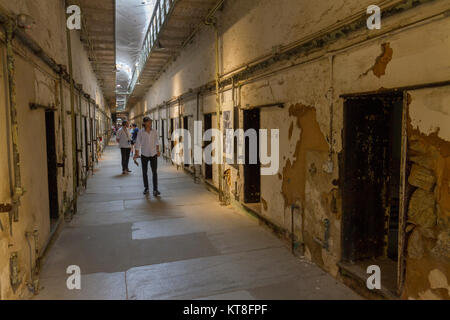 Typische Gefängniszelle Flügel Korridor im Innern des Östliches Staatszuchthaus Historic Site, Philadelphia, Pennsylvania, United States. Stockfoto