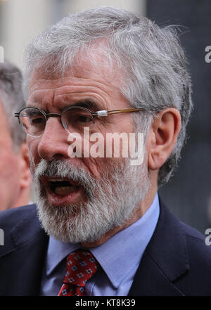 Führer der DUP, Arlene Foster und Sinn Féin, Gerry Adams Premierminister Theresa May und Nordirland Staatssekretär James Brokenshire bei 10 Downing Street mit: Gerry Adams Wo: London, Großbritannien Wann: 21 Aug 2017 Quelle: WENN.com Stockfoto