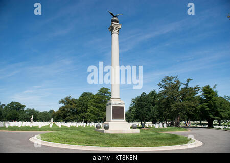 Den Spanisch-Amerikanischen Krieg Denkmal wurde vorgestellt und am 21. Mai eingeweiht, 1902 mit Theodore Roosevelt die wichtigste Adresse. Das Denkmal ist in der Nähe der Gedenkstätte Amphitheater in Arlington National Cemetery, Arlington, Virginia (USA Armee Foto von Rachel Larue/freigegeben) Stockfoto