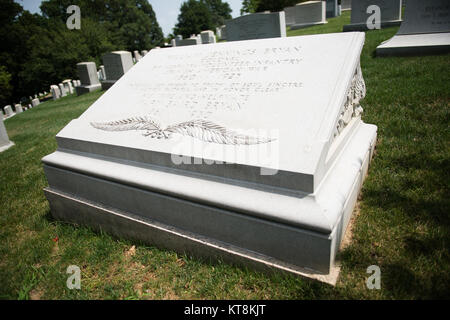 Colonel William Jennings Bryan, März 19, 1860 - Juli 26, 1925, ist in Arlington National Cemetery in Abschnitt 4, Grab 3118-3121 begraben. Wegen seines Glaubens in die Weisheit des Menschen, er war "Die große "Niemand." (U.S. Armee Foto von Rachel Larue/freigegeben) Stockfoto