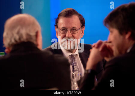 Barcelona, Katalonien, Spanien. 19 Dez, 2017. Der spanische Premierminister Mariano Rajoy besucht die schließen Kampagne Treffen der Partido Popular (Volkspartei) in Barcelona für den katalanischen Regionalwahlen am 21. Dezember statt. Credit: Jordi Boixareu/ZUMA Draht/Alamy leben Nachrichten Stockfoto