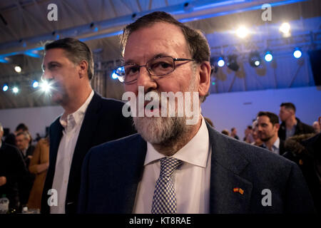 Barcelona, Katalonien, Spanien. 19 Dez, 2017. Der spanische Premierminister Mariano Rajoy besucht die schließen Kampagne Treffen der Partido Popular (Volkspartei) in Barcelona für den katalanischen Regionalwahlen am 21. Dezember statt. Credit: Jordi Boixareu/ZUMA Draht/Alamy leben Nachrichten Stockfoto