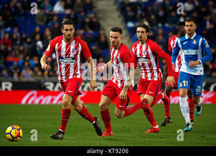 Barcelona, Spanien. 22 Dez, 2017. Koke, Saul und Niguez Vrsaljko während des La Liga Match zwischen RCD Espanyol und Atletico de Madrid, Barcelona, am 22. Dezember 2017. Foto: Joan Valls/Urbanandsport/Nurphoto Credit: Gtres Información más Comuniación auf Linie, S.L./Alamy leben Nachrichten Stockfoto