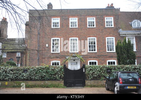 London, Großbritannien. 23 Dez, 2017. George Michael's House In The Grove in Highgate, nördlich von London, Tribute außerhalb des Highgate Haus von George Michael als der erste Jahrestag seines Todes Ansätze. Credit: JOHNNY ARMSTEAD/Alamy leben Nachrichten Stockfoto