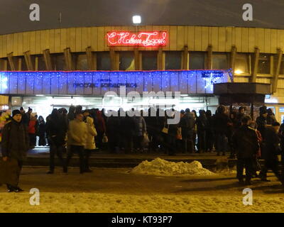 St. Petersburg, Russland. 23 Dez, 2017. Der U-Bahnhof wurde wegen Verdacht auf Prospekt Bolshevikov Station gefunden geschlossen, St. Petersburg, Russland Quelle: NASTJA M/Alamy leben Nachrichten Stockfoto