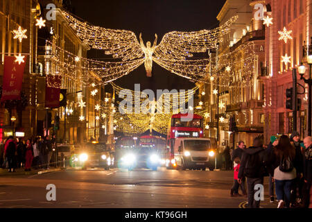 Westminster, London, 23. Dezember 2017 kurz vor Weihnachten Shopping und Tourismus Szenen in Piccadilly Circus, die unteren Regent Street im Londoner West End Quelle: Motofoto/Alamy leben Nachrichten Stockfoto