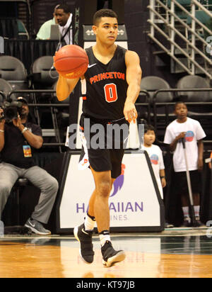 Hawaii, USA. 23 Dez, 2017. Dezember 23, 2017 - Princeton Tigers Schutz Aaron Young (0) während des Spiels zwischen Princeton Tigers und die Akron Reißverschlüsse an der Hawaiian Airlines Diamond Head Classic in der Stan Polizeichef-Mitte auf dem Campus der Universität von Hawaii in Honolulu, Hawaii - Michael Sullivan/CSM Credit: Cal Sport Media/Alamy leben Nachrichten Stockfoto