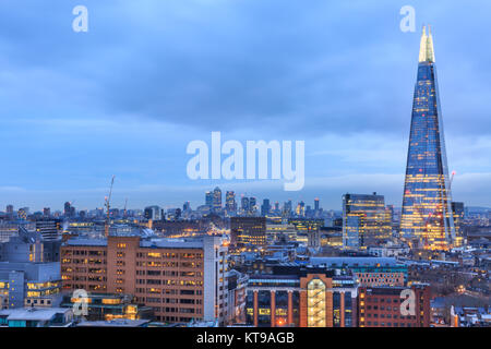 Panoramablick von Southwark, den Shard, und südöstlich von London in Richtung Canary Wharf im Hintergrund, London, UK Stockfoto