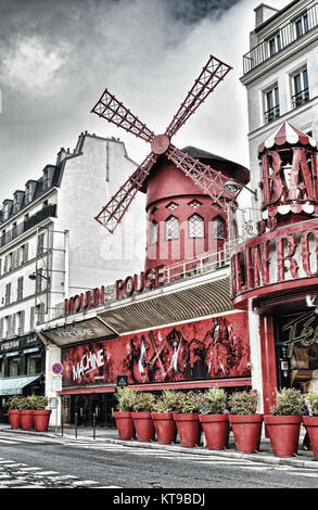 Paris, Frankreich, 10. September 2017: Moulin Rouge, Paris-hdr Blick vom Boulevard de Clichy. Stockfoto