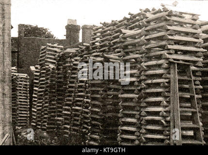 "Leerzeichen" oder "rough Blades warten in Cricket bats in einem kleinen Sussex (UK) Fabrik 1932. Stockfoto