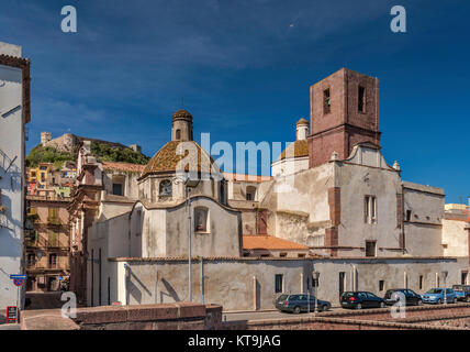 Kathedrale dell'Immacolata, Castello Malaspina in Distanz, in Bosa, Sardinien, Italien Stockfoto