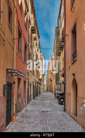 Via del Carmine, Straße im historischen Zentrum von Bosa, Provinz Oristano, Sardinien, Italien Stockfoto