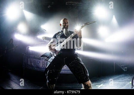 Die amerikanische Thrash Metal Band Anthrax führt ein Live Konzert in den Amager Bio in Kopenhagen. Hier Gitarrist Scott Ian ist live auf der Bühne gesehen. Dänemark, 06.03.2017. Stockfoto