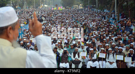 Kolkata, Indien. 21 Dez, 2017. Ein Führer der Jamait Ulama-I-Hind liefert seine Rede zu Gast während eines Protestes sammeln für die Anerkennung von Palästina als Freistaat. Westbengal Zustand Jamait Ulama-I-Hind Aktivisten und Unterstützer während einer friedlichen Protest sammeln für die Anerkennung von Palästina als Freistaat und Protest gegen Aggression Trumpf auf Palästina, am 21. Dezember in Kalkutta, Indien 2017. Credit: Sanjay Purkait/Pacific Press/Alamy leben Nachrichten Stockfoto