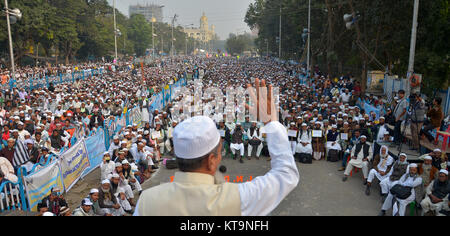 Kolkata, Indien. 21 Dez, 2017. Ein Führer der Jamait Ulama-I-Hind liefert seine Rede zu Gast während eines Protestes sammeln für die Anerkennung von Palästina als Freistaat. Westbengal Zustand Jamait Ulama-I-Hind Aktivisten und Unterstützer während einer friedlichen Protest sammeln für die Anerkennung von Palästina als Freistaat und Protest gegen Aggression Trumpf auf Palästina, am 21. Dezember in Kalkutta, Indien 2017. Credit: Sanjay Purkait/Pacific Press/Alamy leben Nachrichten Stockfoto