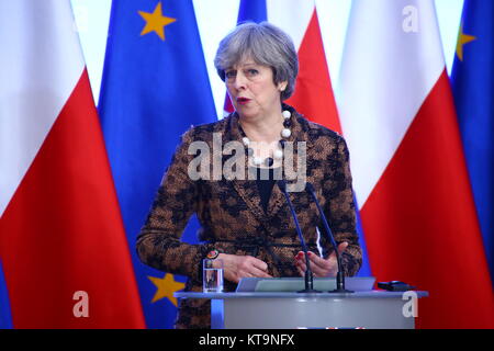 Warschau, Polen. 21 Dez, 2017. Primer Mateusz Morawiecki statt gemeinsame Pressekonferenz nach bilateralen Gesprächen mit dem britischen Premierminister Theresa kann auf Brexit, gemeinsame Sicherheits- und Verteidigungspolitik die Zusammenarbeit bei ihrem offiziellen Besuch in Warschau. Credit: Jakob Ratz/Pacific Press/Alamy leben Nachrichten Stockfoto