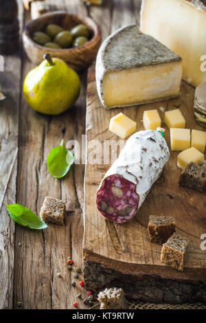 Käse und Salami Stockfoto