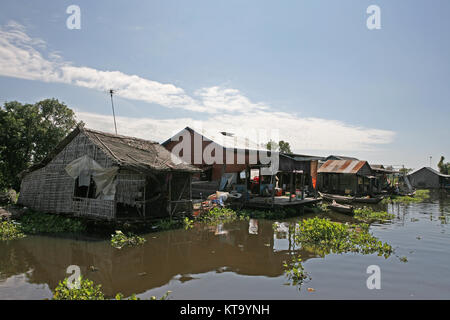 Phumĭ Mé Chrey schwimmenden Dorf auf Tonlé Sap See, Ek Phnom, in Battambang, Kambodscha Stockfoto