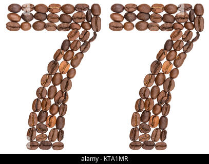 Arabische Zahlen 77, 77, vom Kaffee Bohnen, auf weißem Hintergrund Stockfoto