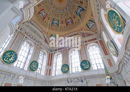 Dezember 17,2009 ISTANBUL. der Ortaköy Moschee erbaut 1721 (Ortaköy Camii), offiziell die Büyük Mecidiye Camii in Beşiktaş Istanbul, Istanbul, Türkei, gelegen an ist Stockfoto