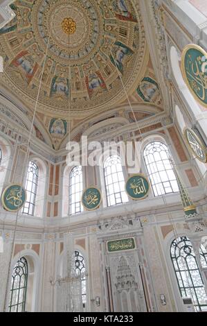 Dezember 17,2009 ISTANBUL. der Ortaköy Moschee erbaut 1721 (Ortaköy Camii), offiziell die Büyük Mecidiye Camii in Beşiktaş Istanbul, Istanbul, Türkei, gelegen an ist Stockfoto