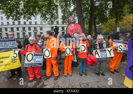 Auf dem 5000 Tag der illegalen Haft Shaker Aamer in Guantanamo, Demonstranten sagen "Kein Tag mehr'. Stockfoto