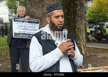 Scheich Sulaiman Ghani, der Imam der Tooting Islamische Zentrum spricht auf der 5000 Tag der illegalen Haft Shaker Aamer in Guantanamo. Die Demonstranten sagen "Kein Tag mehr'. Stockfoto