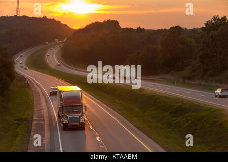 AUTOMOTIVE VERKEHR AUTOBAHN 80 JEFFERSON COUNTY PENNSYLVANIA USA Stockfoto