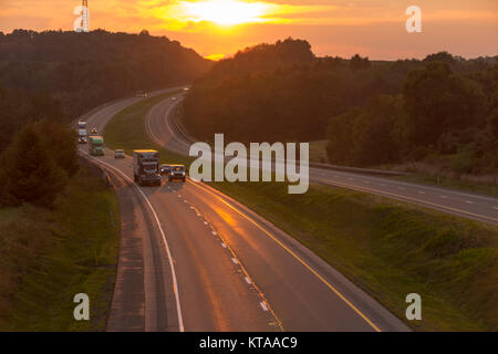 AUTOMOTIVE VERKEHR AUTOBAHN 80 JEFFERSON COUNTY PENNSYLVANIA USA Stockfoto