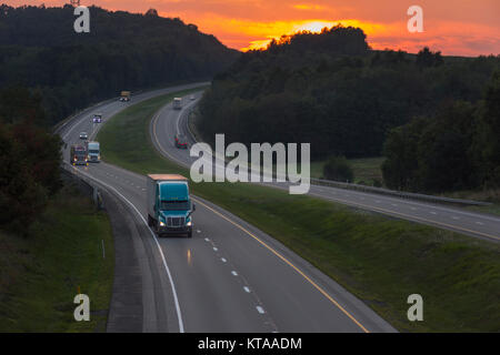 AUTOMOTIVE VERKEHR AUTOBAHN 80 JEFFERSON COUNTY PENNSYLVANIA USA Stockfoto