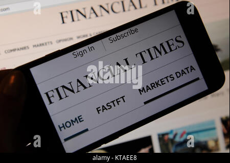 Die Financial Times Website über ein Telefon und eine Website Stockfoto