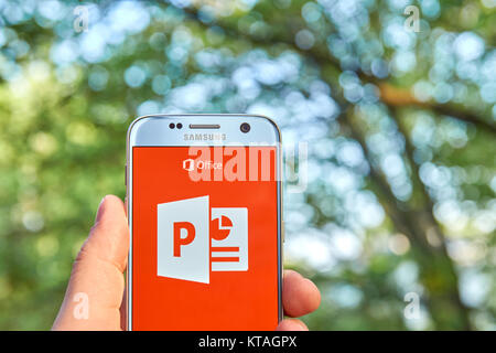 MONTREAL, KANADA - 23. MAI 2016 - Microsoft Office PowerPoint Anwendung auf Samsung S7. Stockfoto