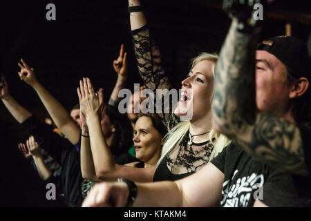 Das konzert Masse ist energetisch Bei einem live Konzert mit der amerikanischen Metalcore-band Hatebreed in den Amager Bio in Kopenhagen. Dänemark, 24.04 2016. Stockfoto