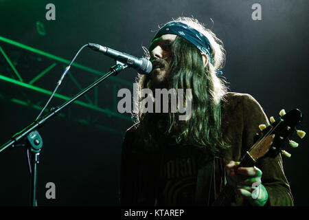 Die schwedische Stoner und doom metal band Monolord führt live Konzert in der dänischen Heavy Metal Festival Copenhell 2015 in Kopenhagen. Hier Sänger und Gitarrist Thomas V. Jäger gesehen wird live auf der Bühne. Dänemark, 19/06 2015. Stockfoto