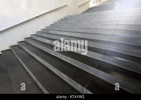 Geländer und Treppen von einem modernen Gebäude Stockfoto