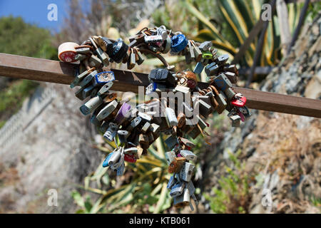 Schließfächer Liebe symbolisiert in den Cinque Terre, Italien Stockfoto