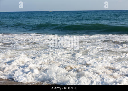 Alanya - Strand Kleopatra.  Alanya ist einer der beliebtesten Badeorte in der Türkei Stockfoto