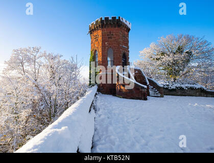 Laura's Tower und Winter Schnee am Shrewsbury Castle, Shropshire, England, Großbritannien Stockfoto