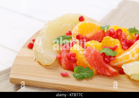 Zitrusfrüchte und Granatapfel Salat Stockfoto