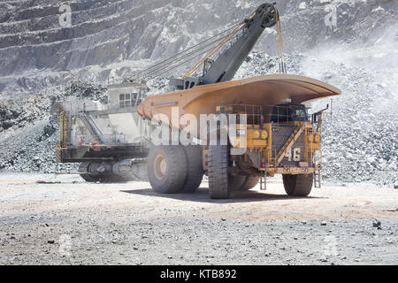Copiapo, Region de Atacama, Chile - riesiger muldenkipper in einer offenen Grube Kupfermine in Chile. Stockfoto