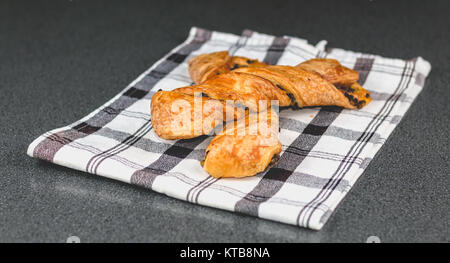 Schokolade Wendungen auf einem schwarzen und weißen Serviette Stockfoto