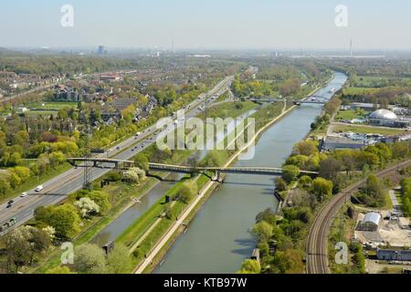 Blick über Rhein-Herne-Kanal in Oberhausen, Deutschland. Stockfoto