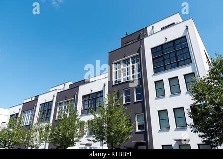 Moderne Reihenhäuser gesehen in berlin, deutschland Stockfoto